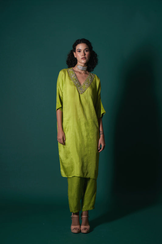 Riaa Green Kurta (Set of 2)