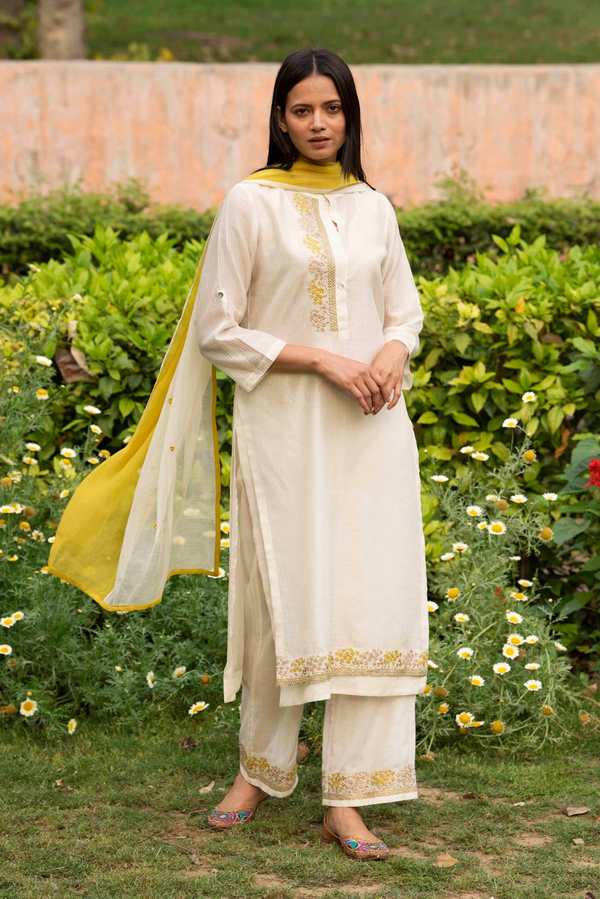 Top 212+ white and golden kurti best