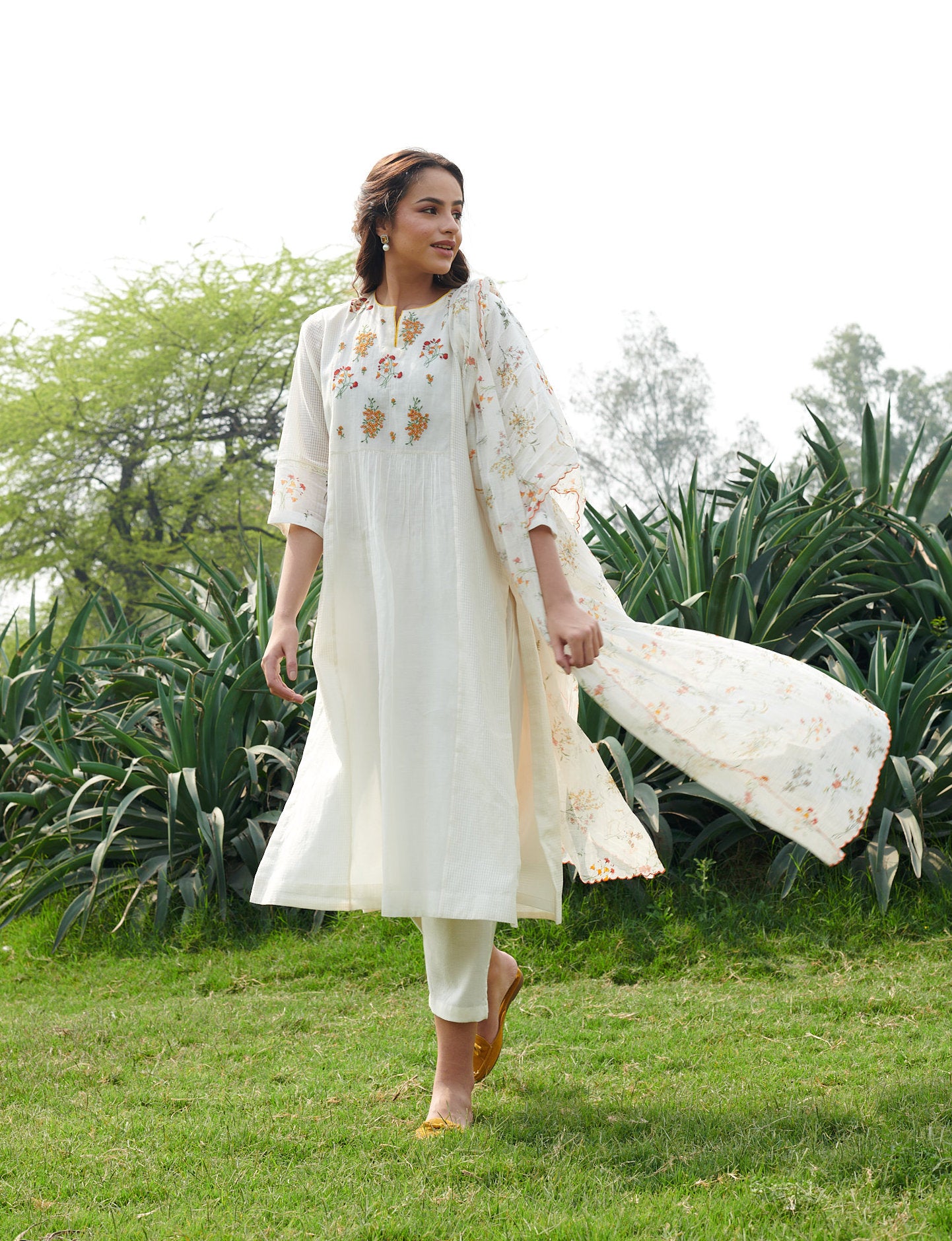 Blossom  White  Kurta-Set (Set of 3)